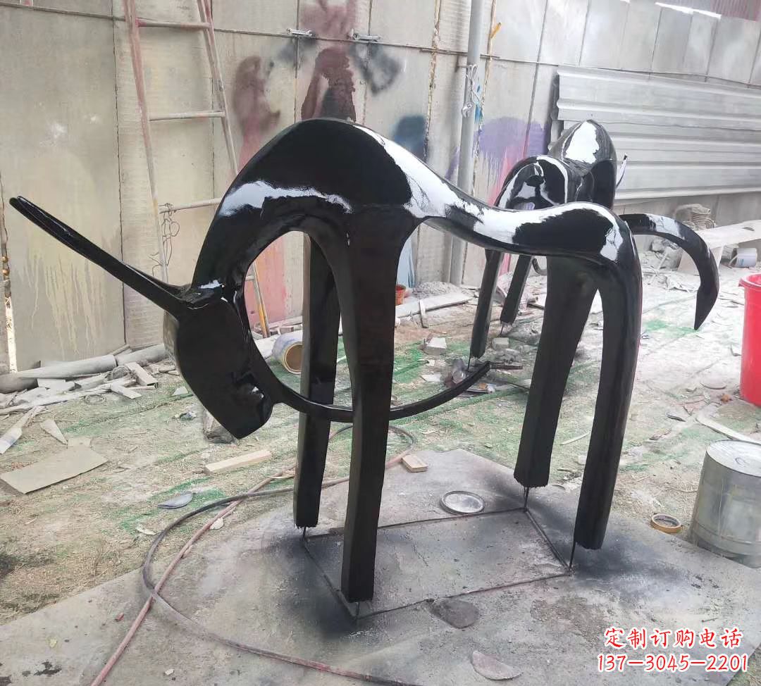 北京玻璃钢制作的鹿雕塑——装点你的庭院