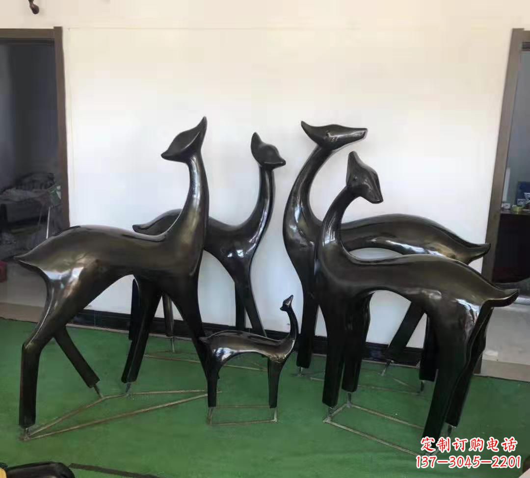 北京玻璃钢仿铜鹿雕塑完美点缀庭院景观
