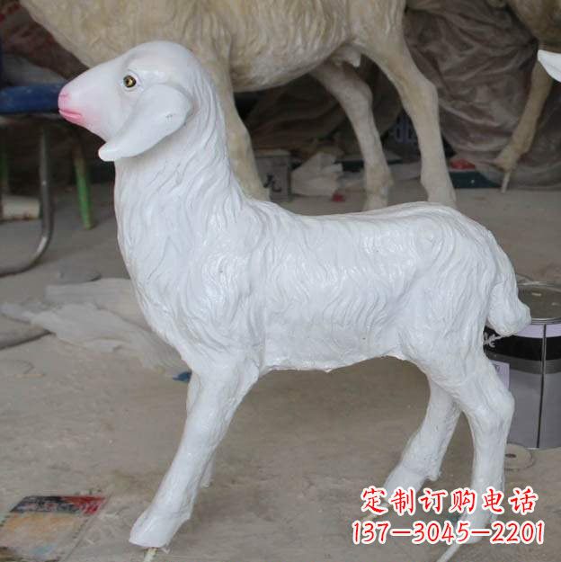 北京玻璃钢雕刻的羊雕塑——艺术的精美表达