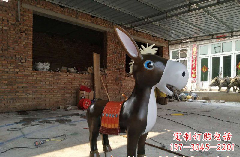 北京玻璃钢毛驴雕塑一种抒情的艺术形式