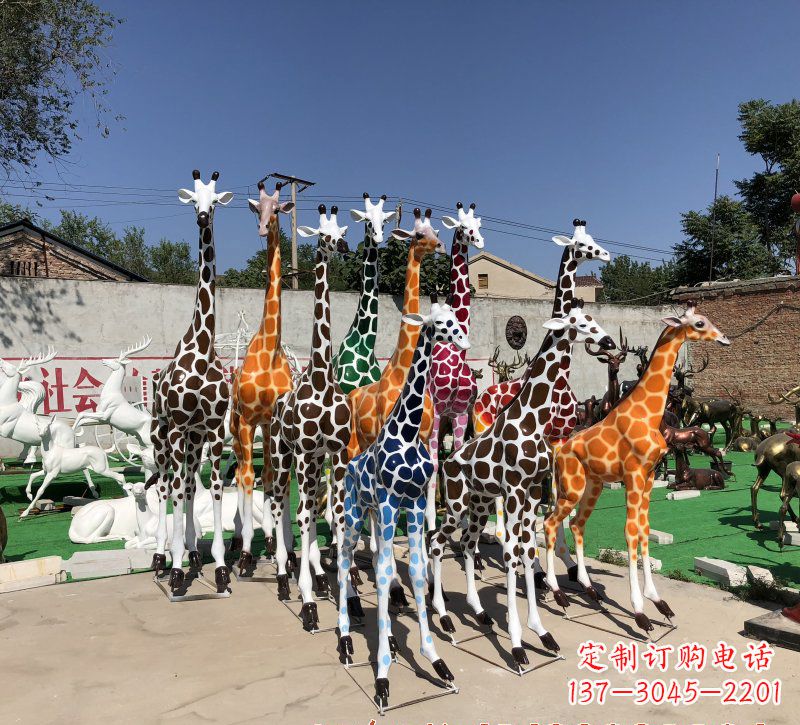 北京长颈鹿雕塑优雅的艺术品
