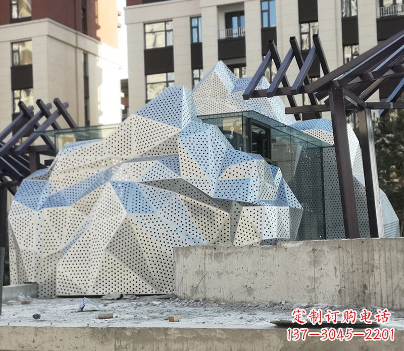 北京不锈钢假山雕塑给空间带来更多活力
