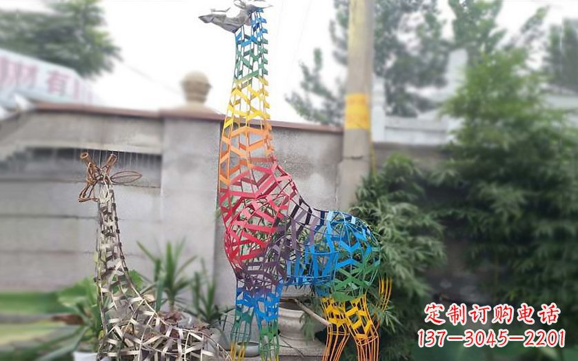 北京不锈钢长颈鹿雕塑把自然美景带入室内