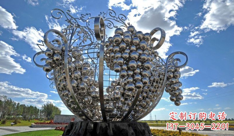 北京不锈钢葡萄雕塑——城市的艺术之美