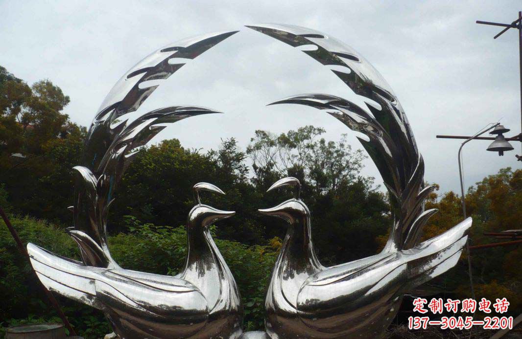 北京不锈钢孔雀雕塑浪漫与灵动