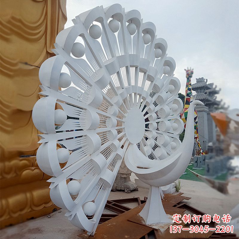 北京不锈钢孔雀雕塑精美雕刻的艺术精品
