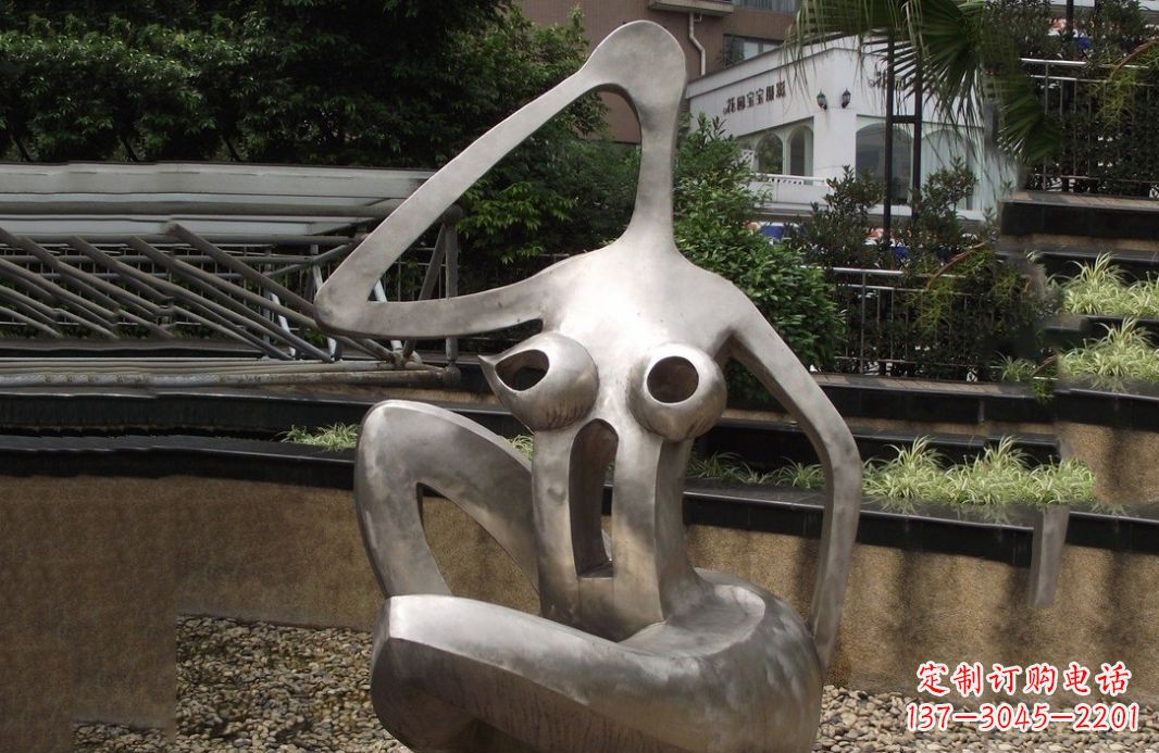 北京精美的不锈钢女人雕塑