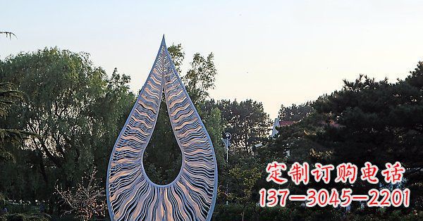 北京水滴雕塑给公园带来流动的美
