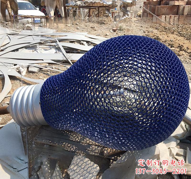 北京不锈钢灯泡雕塑灯光下的美丽之美