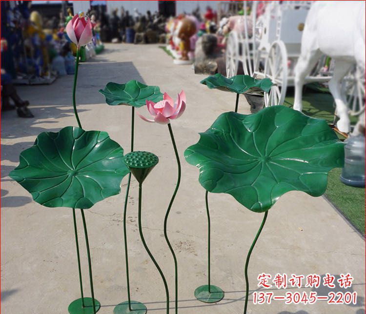 北京不锈钢荷花雕塑色彩斑斓美不胜收