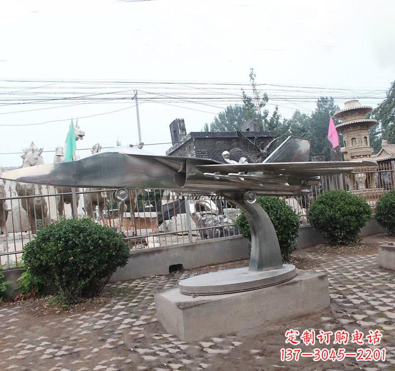 北京不锈钢飞机雕塑——一种象征着力量与和平的艺术品