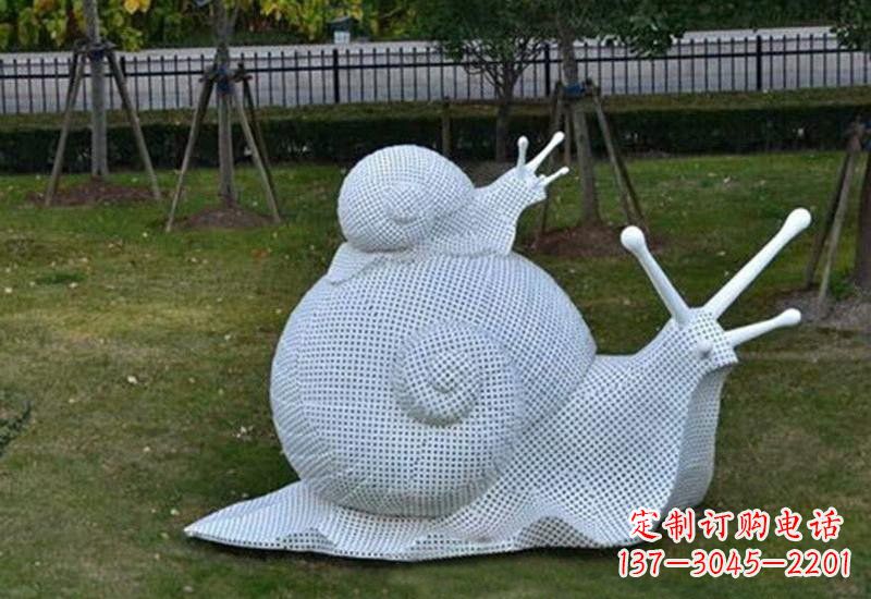 北京不锈钢公园的“母子蜗牛”雕塑