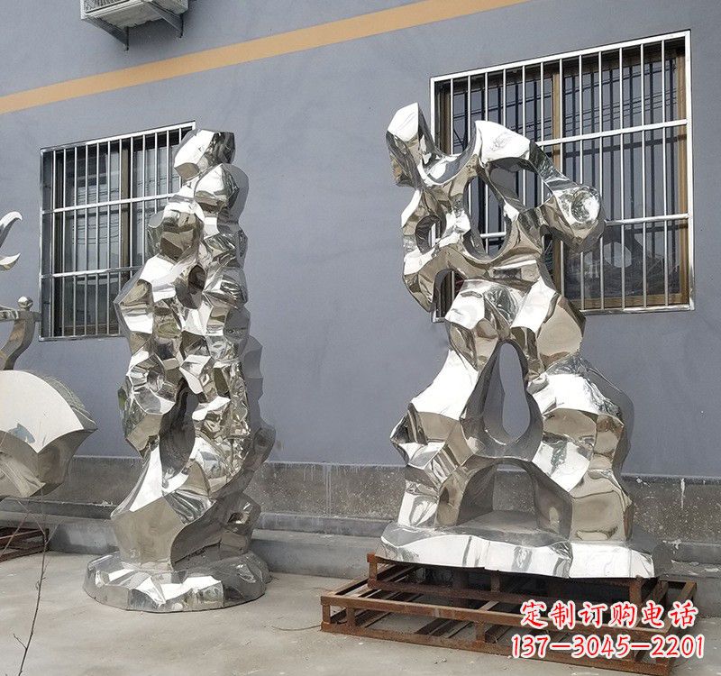 北京太湖石雕塑精美的艺术品