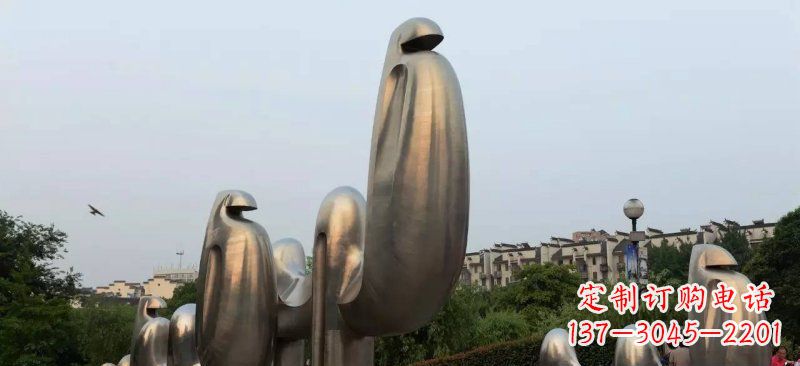 北京不锈钢广场上的骆驼雕塑