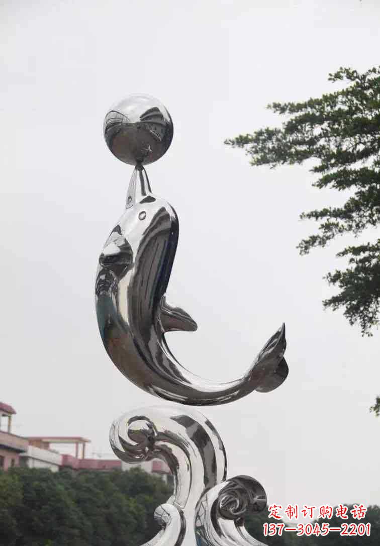 北京海豚雕塑增添不锈钢广场的魅力