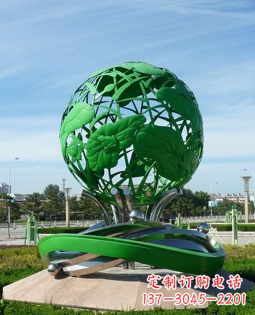 北京荷叶穿梭的美丽雕塑