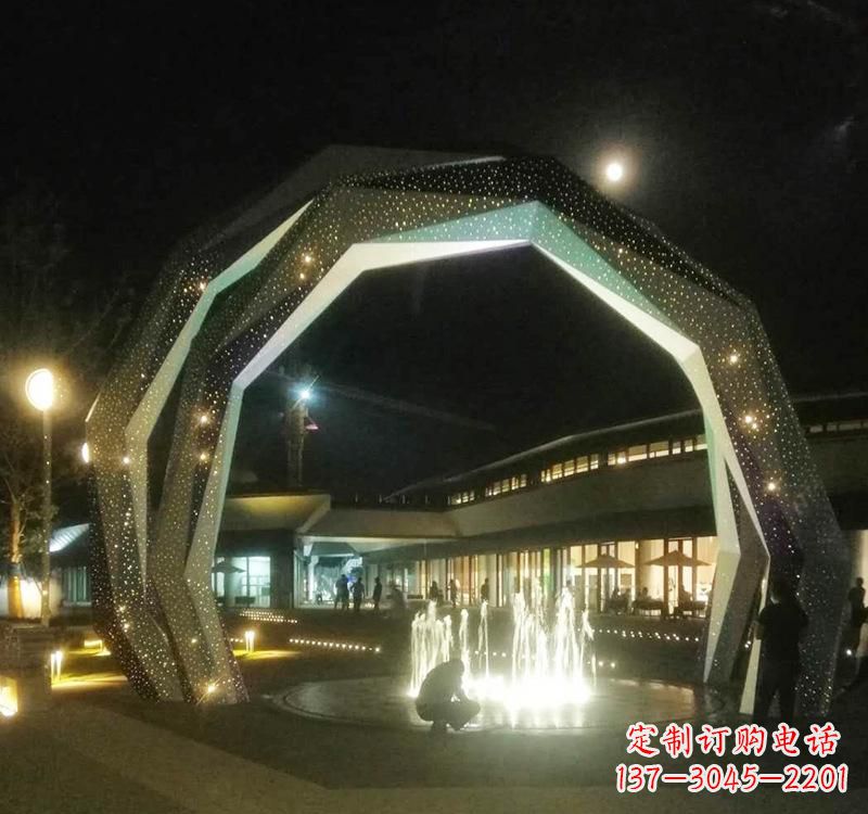 北京不锈钢户外拱门雕塑精美线条点缀美景