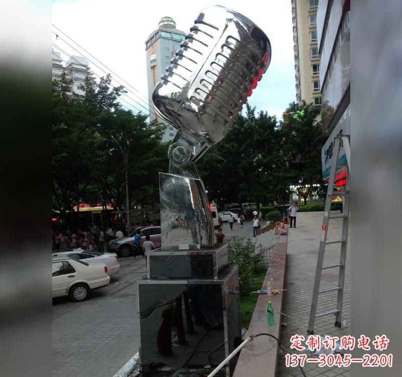 北京不锈钢话筒雕塑高贵而又精致
