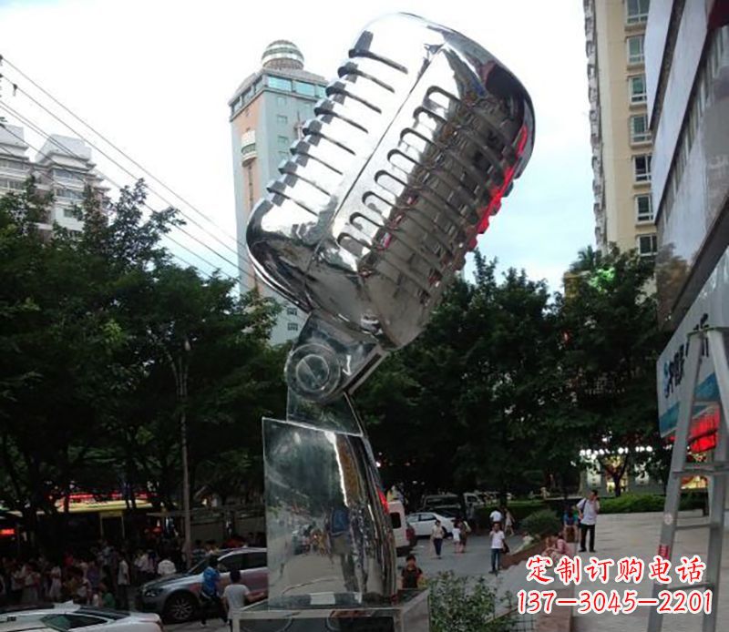 北京不锈钢话筒雕塑象征传统文化和新时代