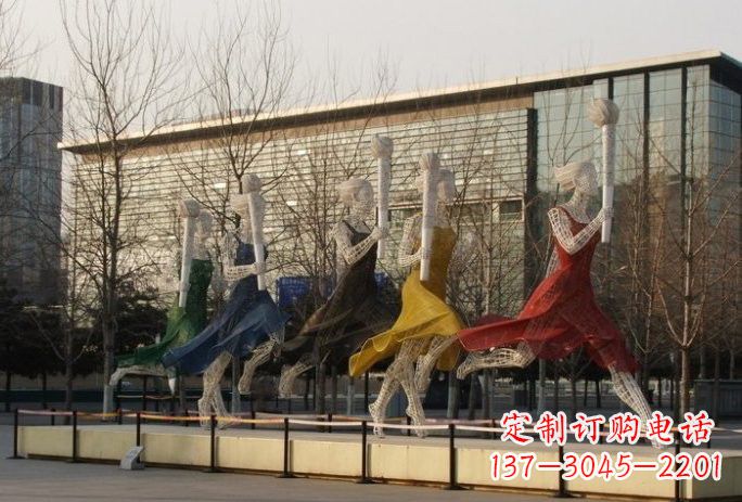 北京不锈钢火炬手雕塑象征着永恒的精神