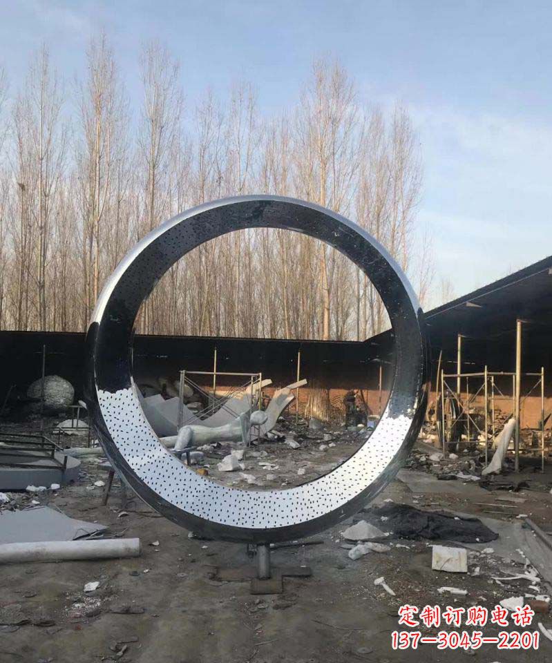 北京不锈钢圆环雕塑抽象美的体现