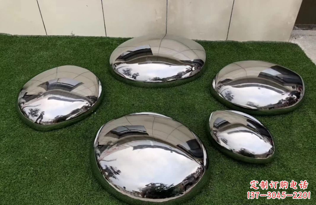 北京精致灵动的不锈钢鹅卵石雕塑