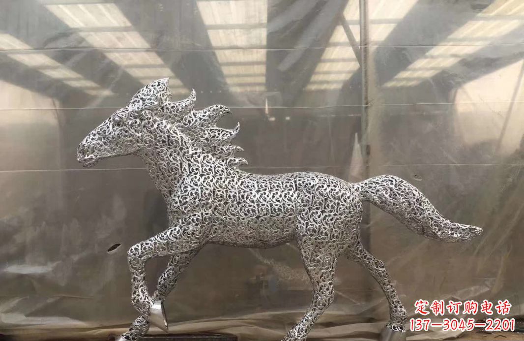 北京不锈钢马雕塑精致而又令人惊叹