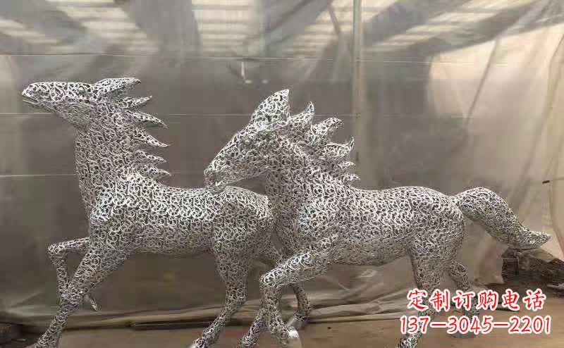 北京不锈钢马雕塑精美而又富有动感