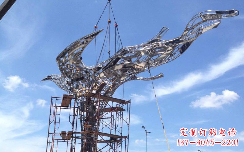 北京不锈钢镂空鸽子雕塑美丽的象征