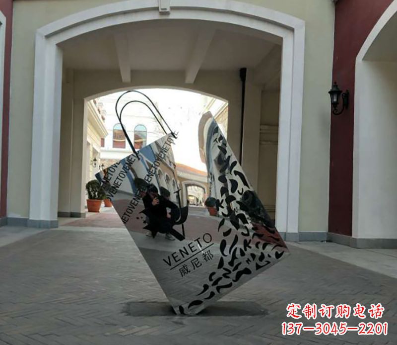 北京不锈钢镂空购物袋雕塑——艺术精美的装饰品