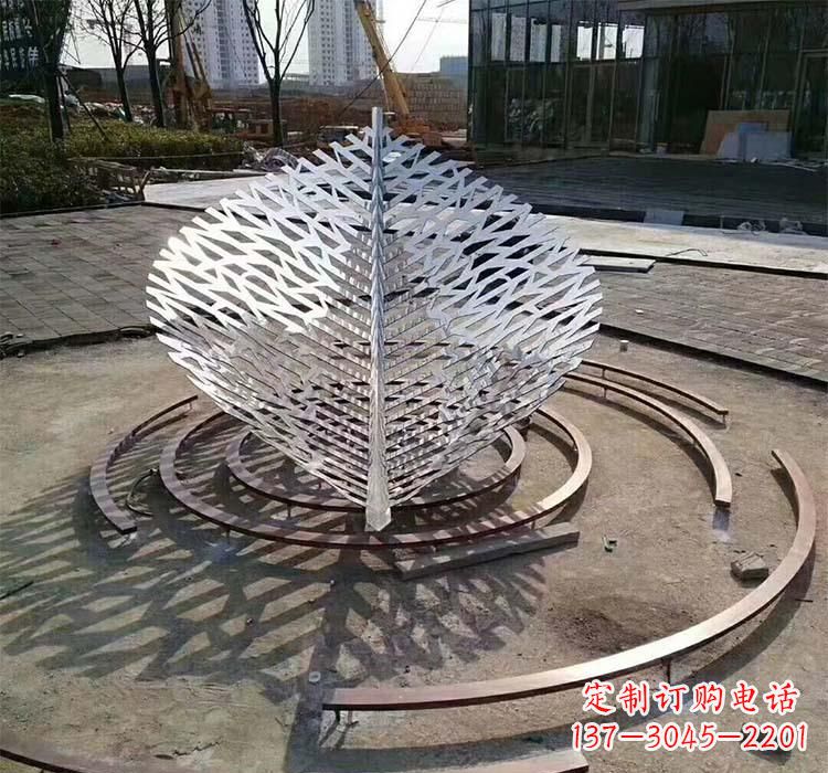 北京不锈钢镂空树叶雕塑——给环境带来美丽