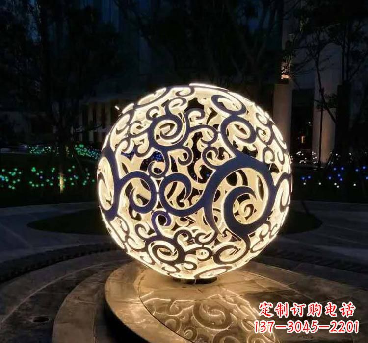 北京不锈钢镂空球喷泉雕塑艺术性的水景装饰