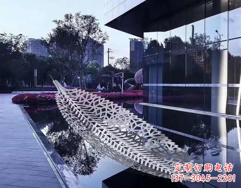 北京不锈钢镂空树叶雕塑——精致美观的艺术精品