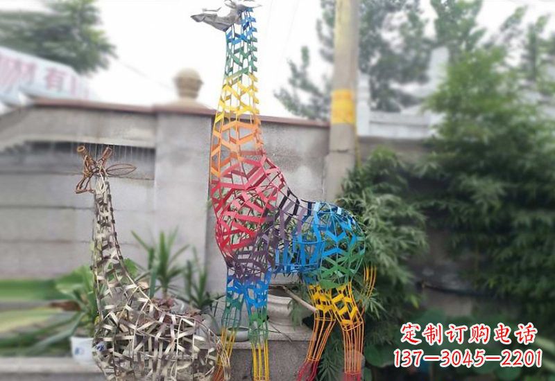 北京长颈鹿雕塑优雅而古典的艺术