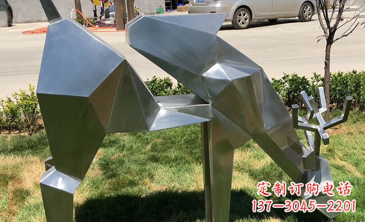 北京不锈钢梅花鹿雕塑给公园带来美丽风景