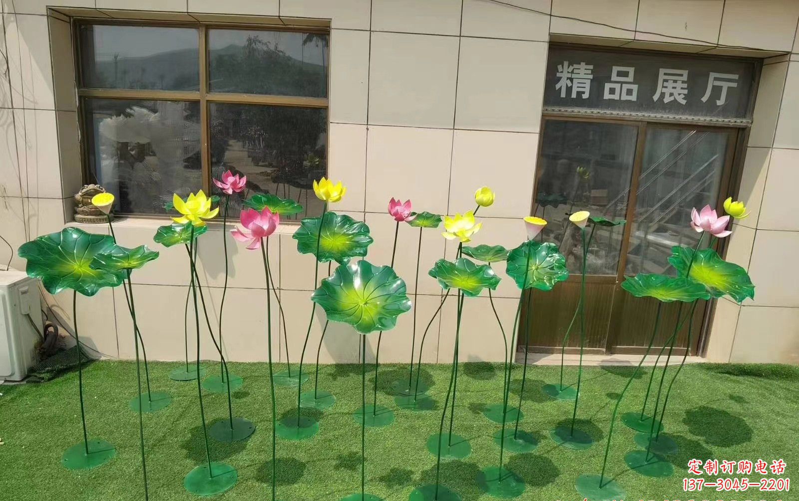北京不锈钢荷花雕塑给景观增添美感