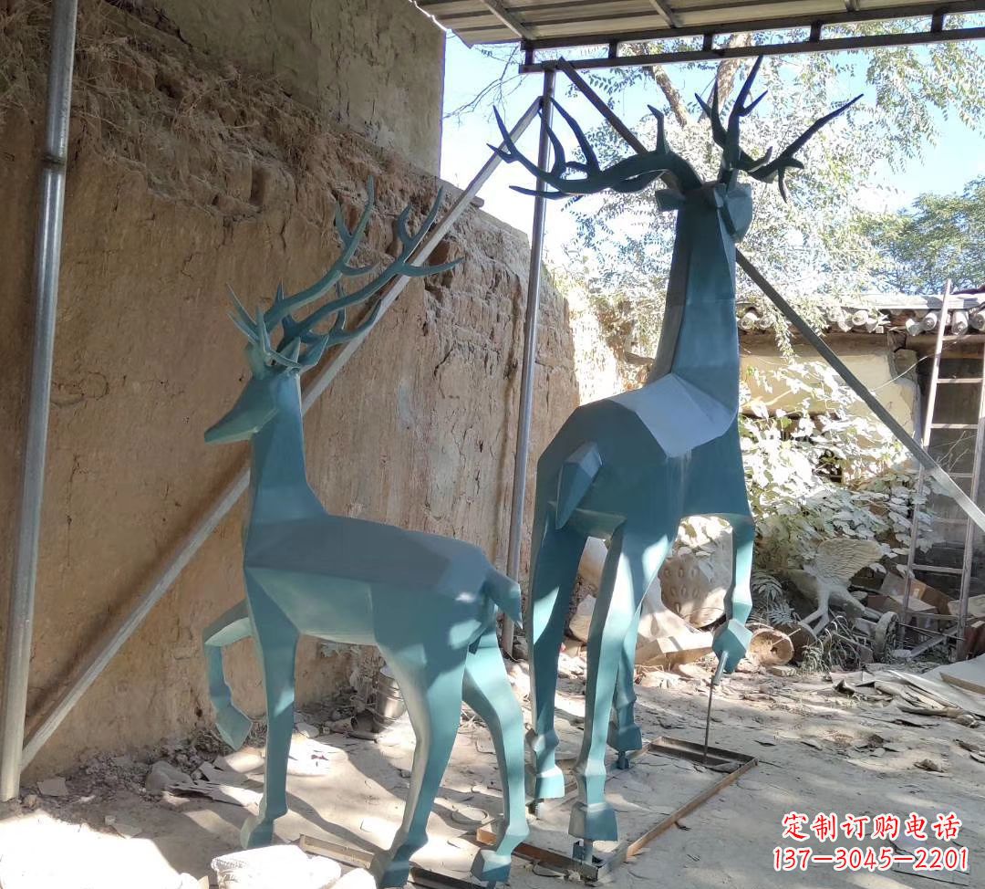 北京不锈钢切面景观鹿雕塑——给景观增添优雅