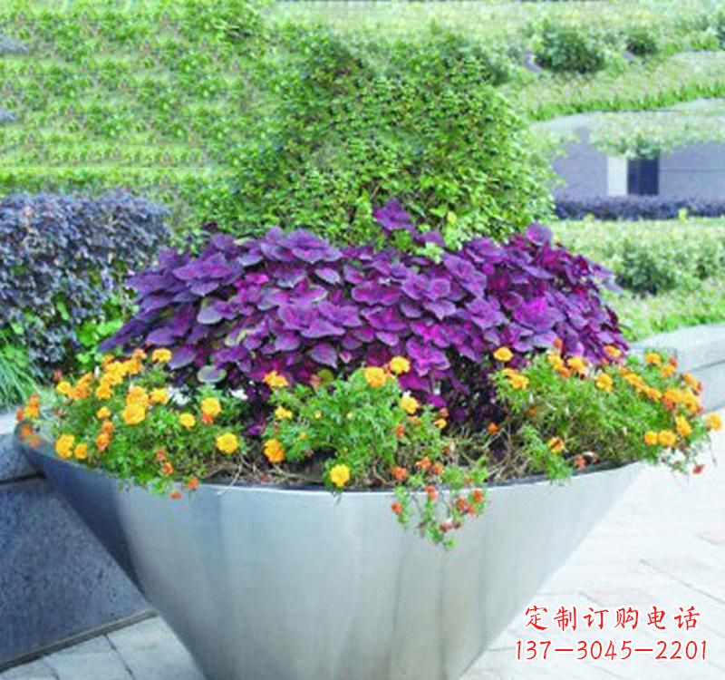 北京不锈钢花盆雕塑艺术之美