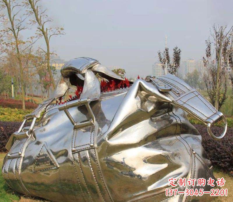 北京精美不锈钢手提包雕塑