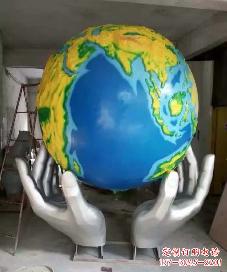 北京不锈钢手托地球雕塑精美的艺术作品