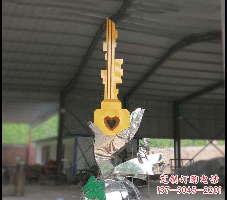 北京不锈钢校园手提钥匙雕塑