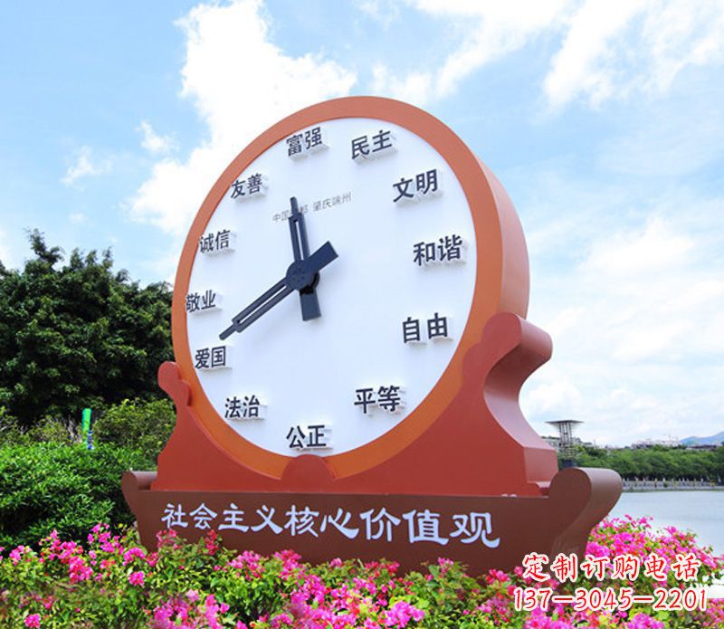 北京价值观雕塑以不锈钢钟表为蓝本
