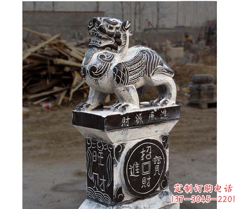 北京门墩雕塑财源广进的象征