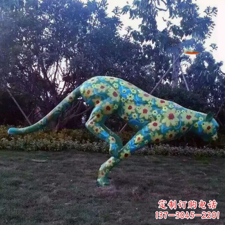 北京玻璃钢彩绘豹子雕塑艺术与自然的完美结合