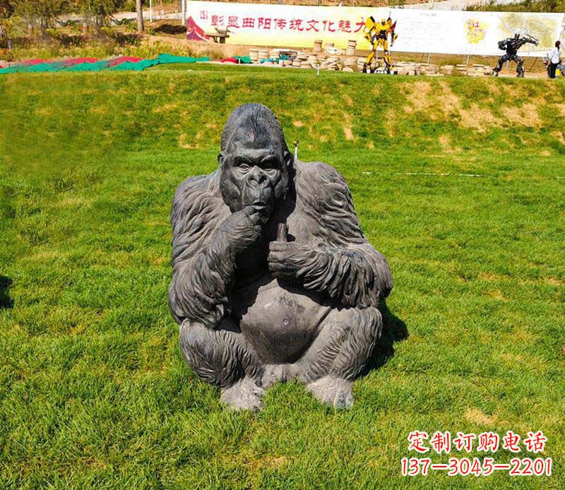 北京猩猩雕塑——草坪猩猩公园的艺术精品