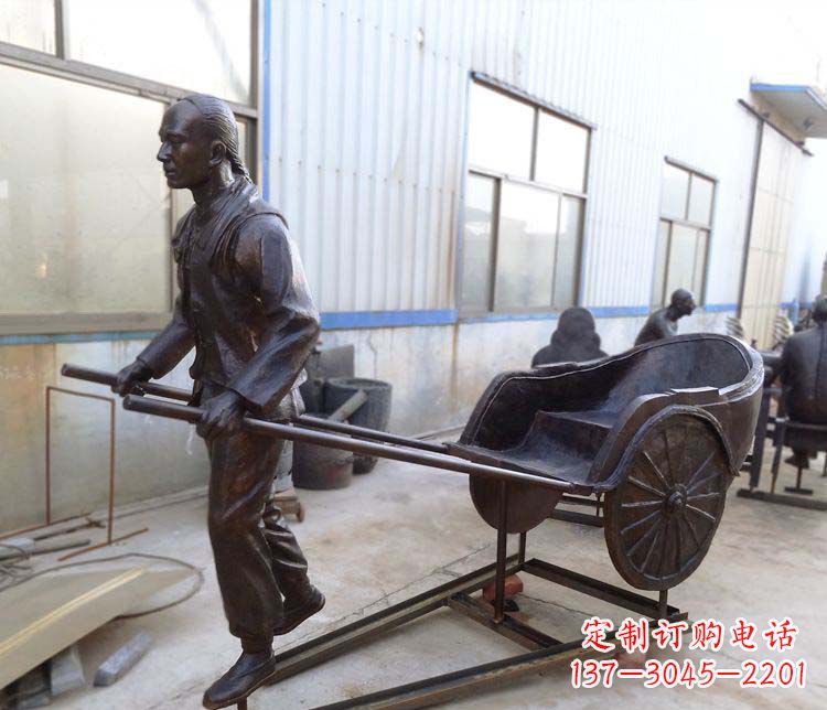 北京青铜车夫雕塑致敬车夫的贡献