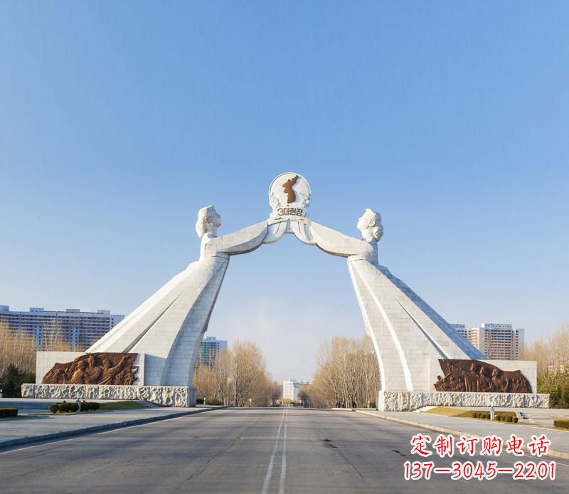 北京城市街道的拱门雕塑——让城市更加精彩