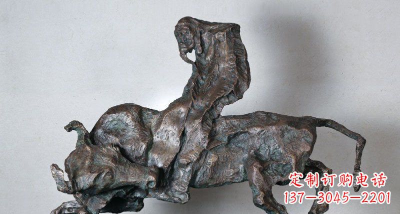 北京抽象的骑牛人物公园动物铜雕