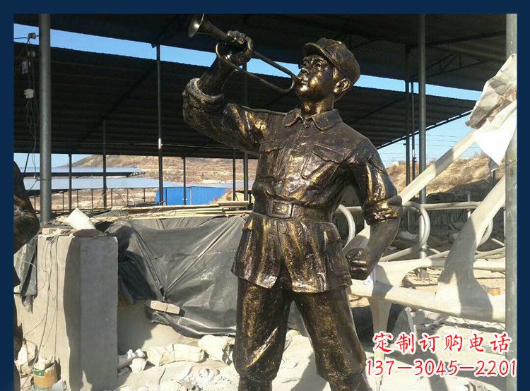 北京吹冲锋号的八路军铜雕
