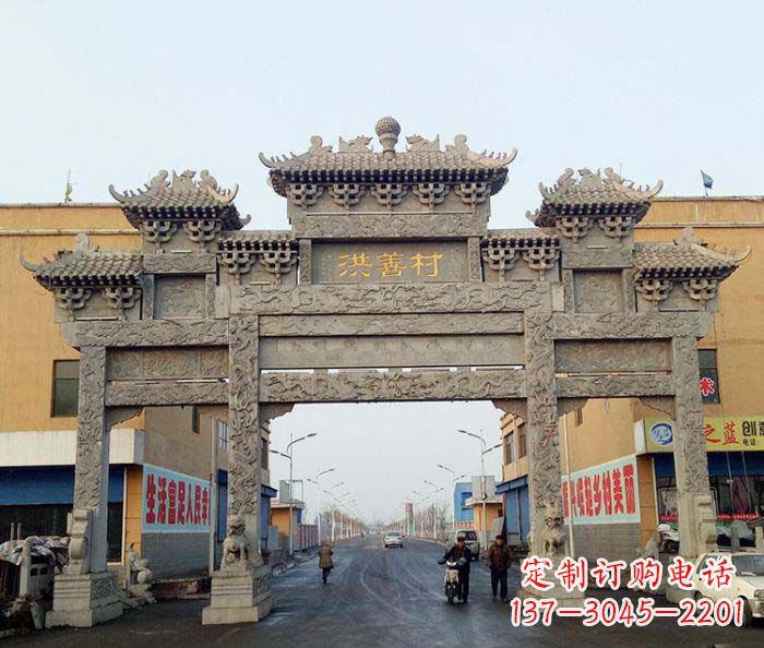 北京传承古老艺术——村口三门石雕牌坊